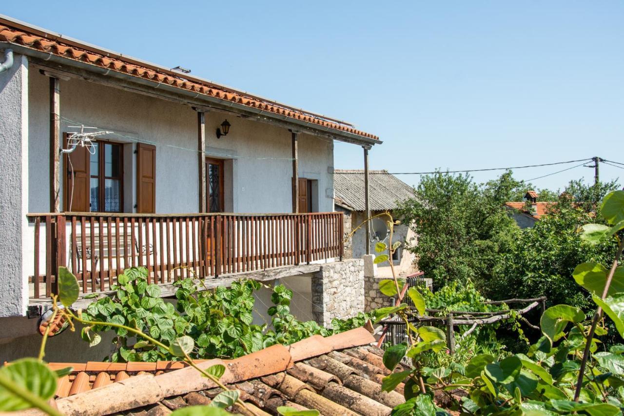 Apartment Apartma Na Skdnu Dutovlje
