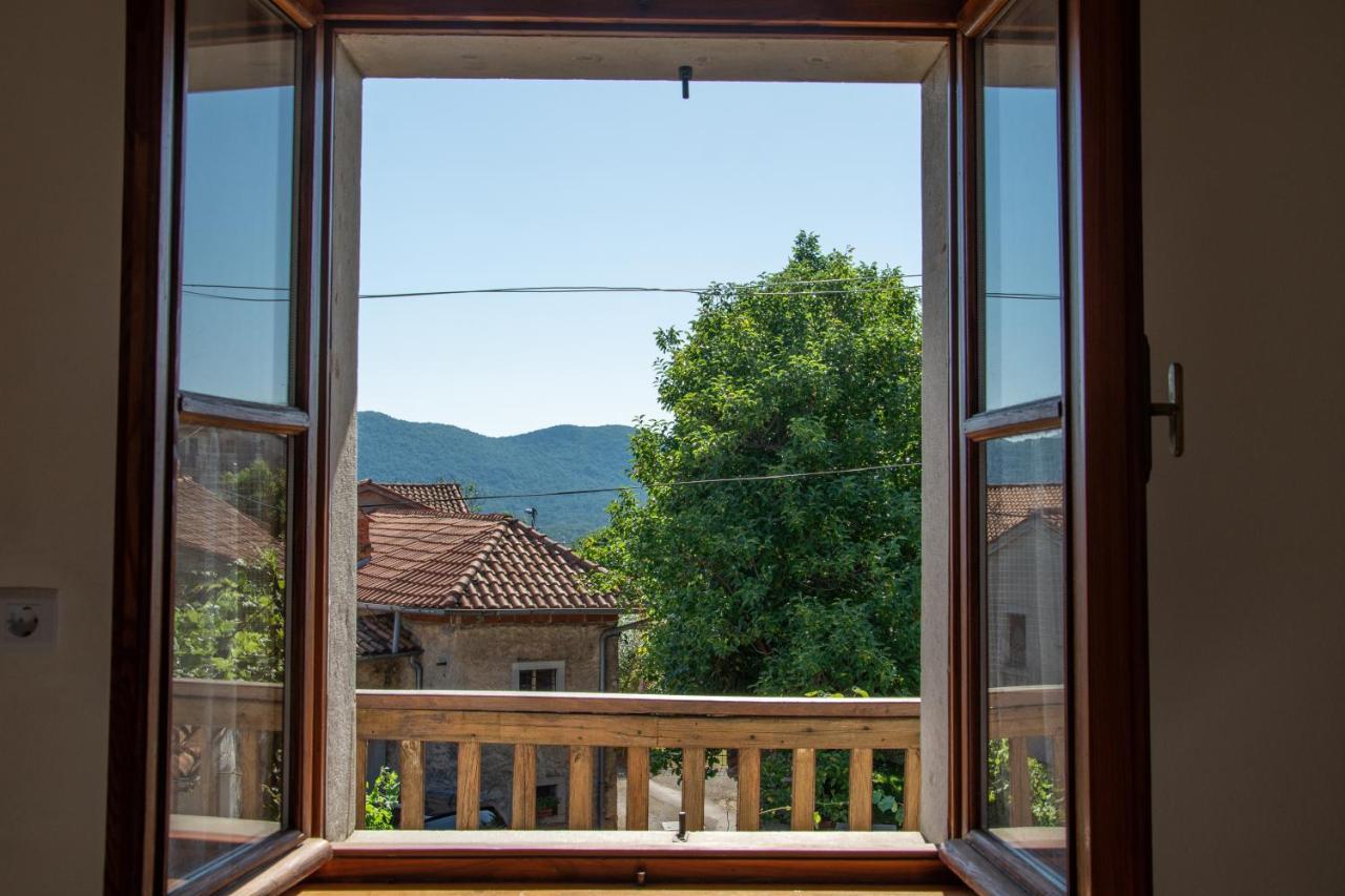 Apartment Apartma Na Skdnu Dutovlje